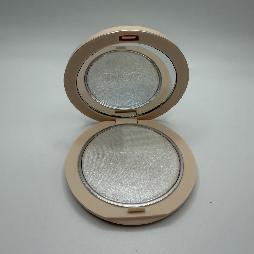 Dior Forever Couture Luminizer 03 Pearlescent Glow Highlighting Powder Beige - Picture 2 of 3